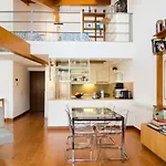 Architect-designed Loft In A Historic Hilltop Neighborhood דירה