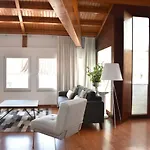 Architect-designed Loft In A Historic Hilltop Neighborhood * ליסבון