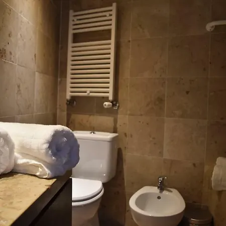 Architect-designed Loft In A Historic Hilltop Neighborhood Appartamento