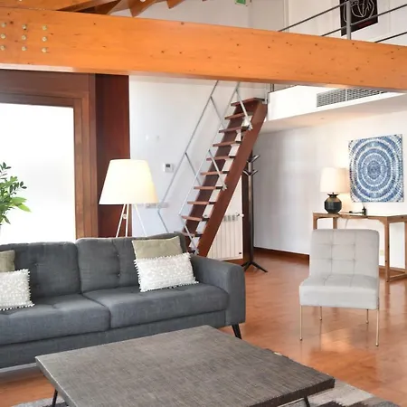 Architect-designed Loft In A Historic Hilltop Neighborhood Appartamento