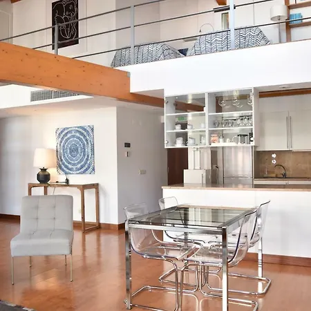 Architect-designed Loft In A Historic Hilltop Neighborhood Lejlighed