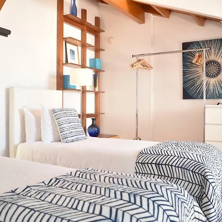 Architect-designed Loft In A Historic Hilltop Neighborhood * Lisbona