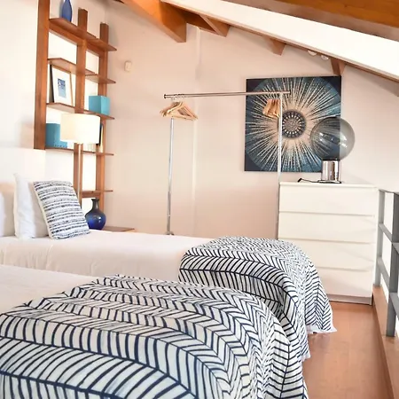 Architect-designed Loft In A Historic Hilltop Neighborhood Lejlighed