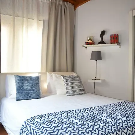 Architect-designed Loft In A Historic Hilltop Neighborhood Lisbona