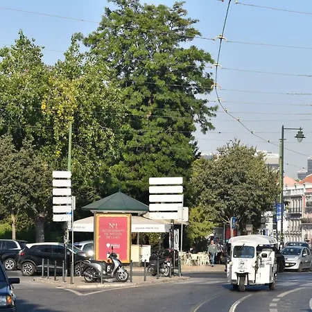 Architect-designed Loft In A Historic Hilltop Neighborhood Лиссабон