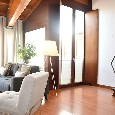 Architect-designed Loft In A Historic Hilltop Neighborhood Апартаменты