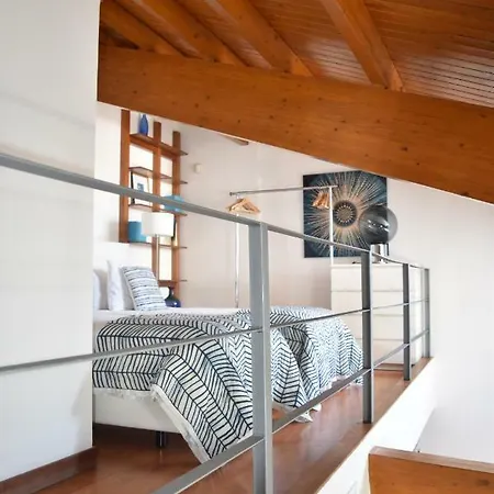 Architect-designed Loft In A Historic Hilltop Neighborhood Лиссабон